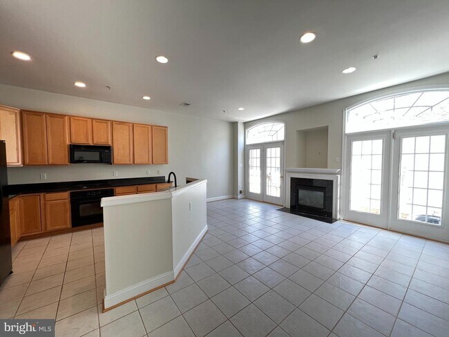 Foto del edificio - 13027 Town Commons Dr