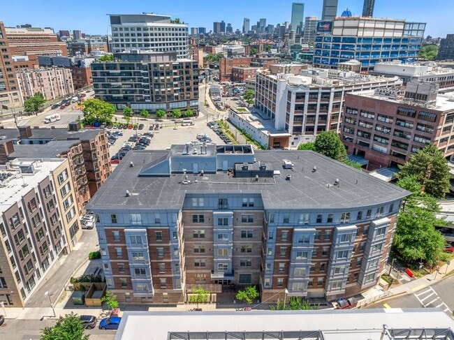 Building Photo - 16 Miner St