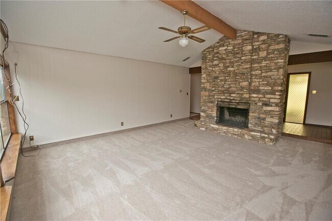 Building Photo - 601 Grey Fox Trail