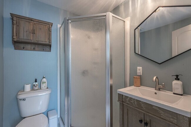 Foto del edificio - 5651 Ridge Ave