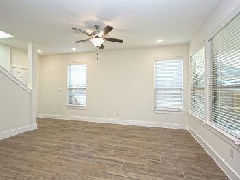 Building Photo - 411 Parkline Dr