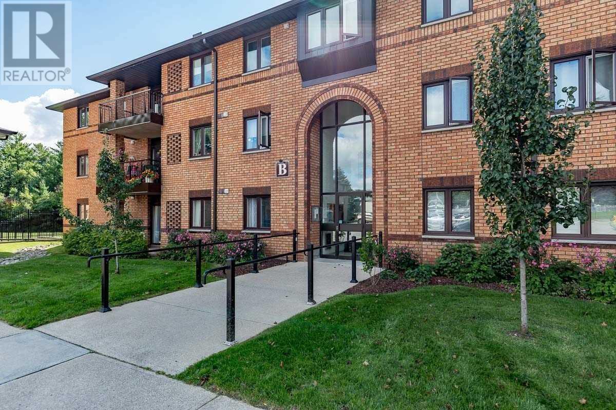 10 Coulter St, Barrie, ON L4N 6S1 House for Rent in Barrie, ON