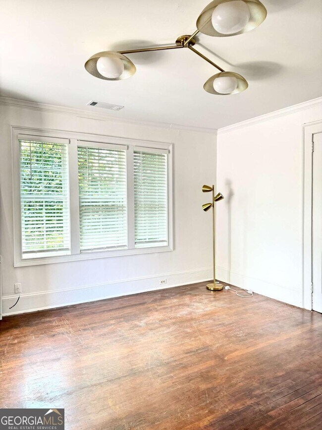 Building Photo - 52 Delmont Dr NE
