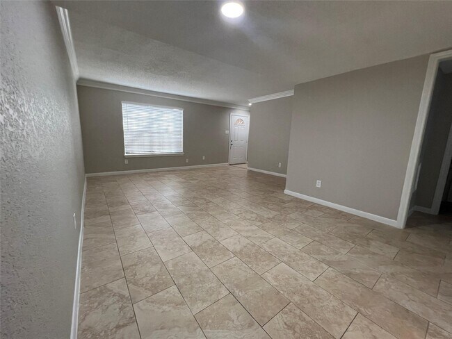 Building Photo - 10134 Emnora Ln