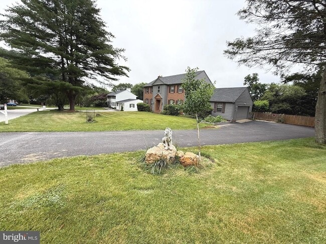 Building Photo - 1211 Temfield Rd