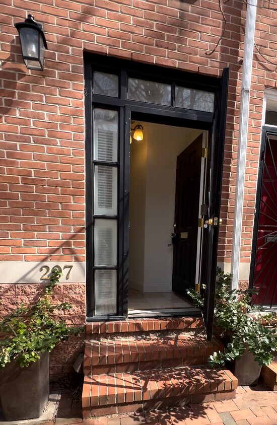 207 S Jessup St, Philadelphia, PA 19107 Townhome Rentals in