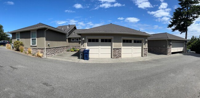Foto del edificio - 3 Bed/2.5 Bath + Bonus Room, Anacortes