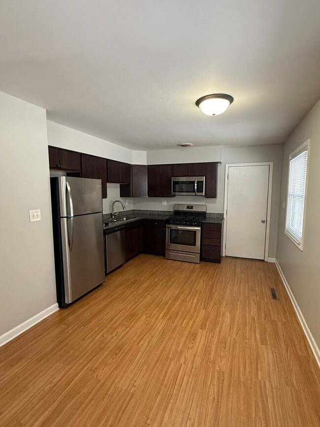 Foto del edificio - 803 Dorman Dr