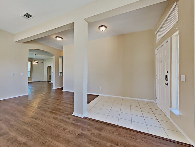 Building Photo - 5571 Zane Ct