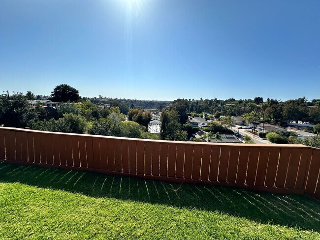 Foto del edificio - Large 3BD/2BA w/ Private Backyard!