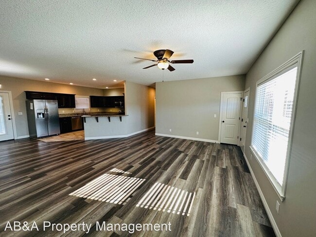 Foto del edificio - 3 br, 2 bath House - 5040 Jessica Ln.