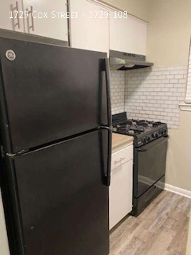 Building Photo - Now leasing