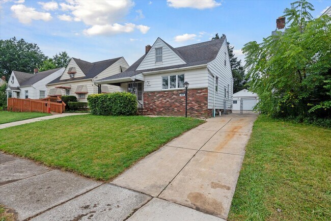 Foto del edificio - 14214 Reddington Ave