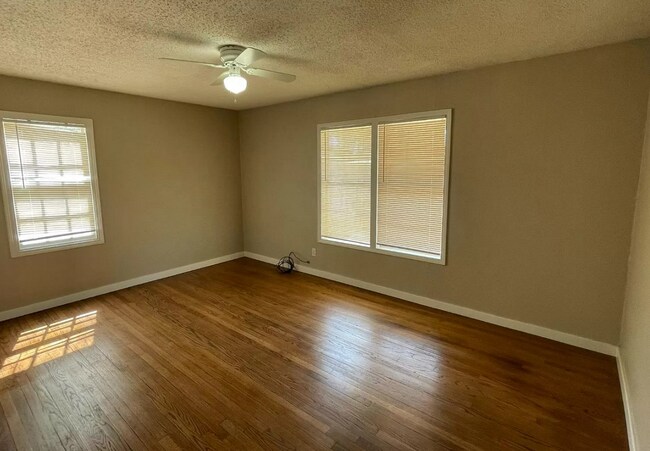 Building Photo - 4 bed close to TTU!!