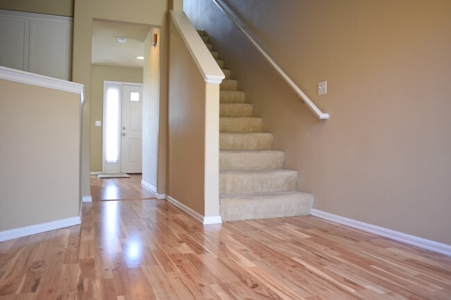 Building Photo - 3335 SE Midvale Dr