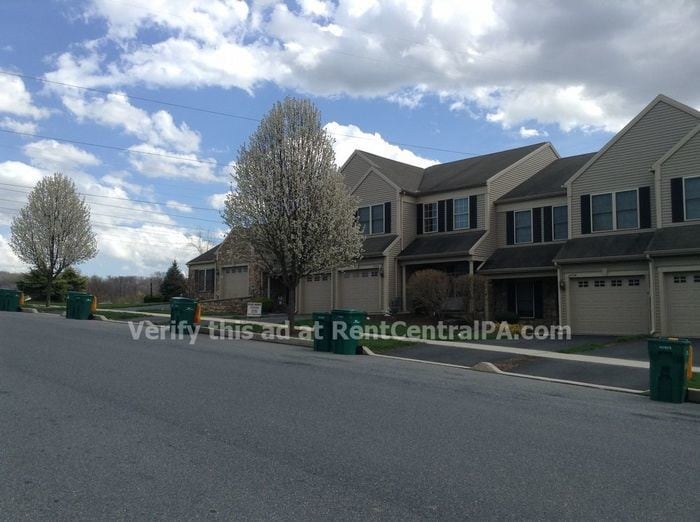 2056 Deer Run Dr Townhouse for Rent in Hummelstown, PA
