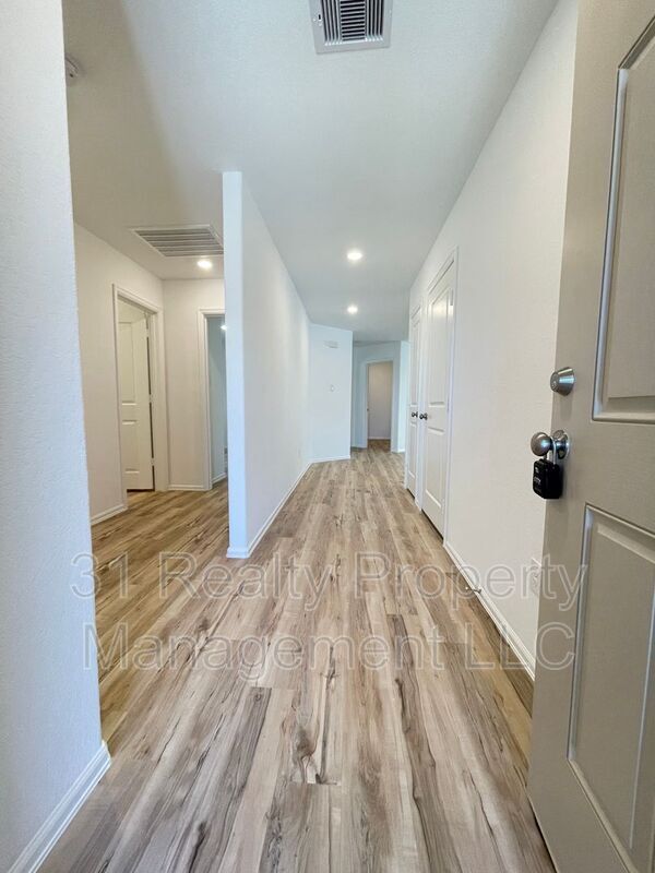 Building Photo - 3219 Aster Mdw Wy