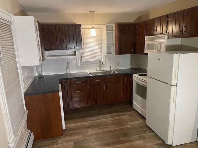 Building Photo - 684 Bennett St