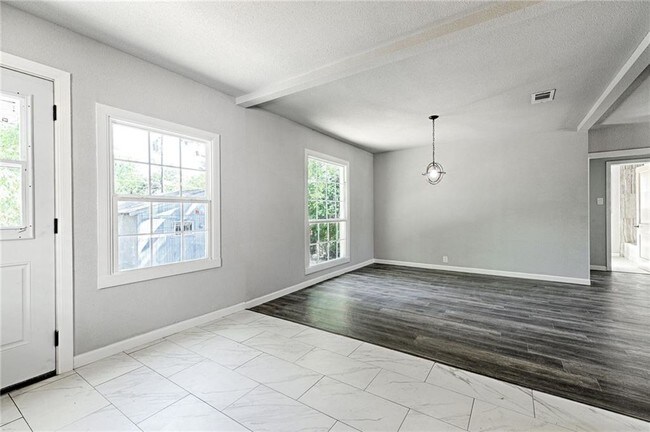 Foto del edificio - 2643-2643 Kingston St