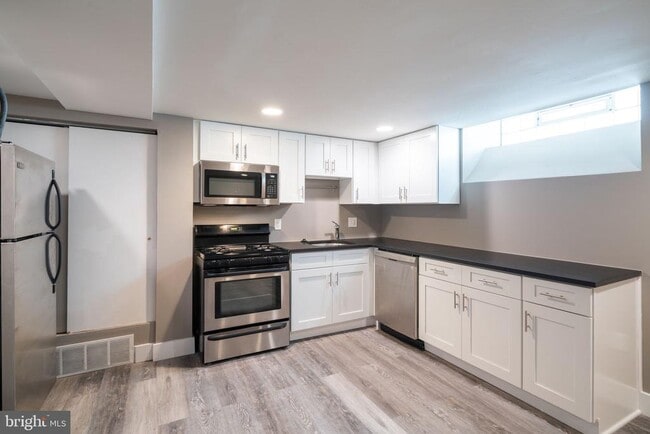 Foto del edificio - 2351 Christian St