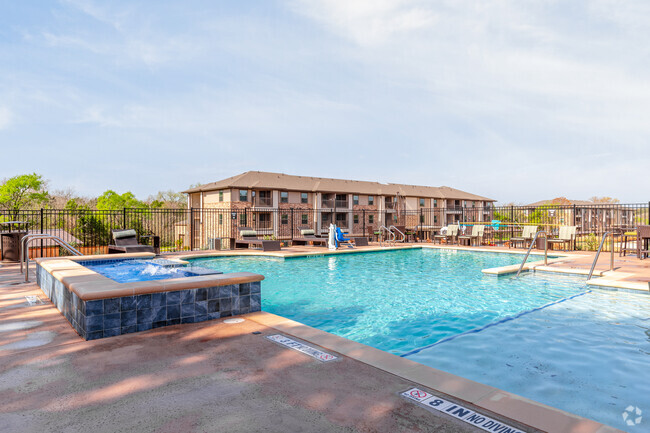 Piscina - The Residences at Lake Waco '(55+ Community)