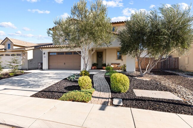 Building Photo - Nice two story Manteca home!