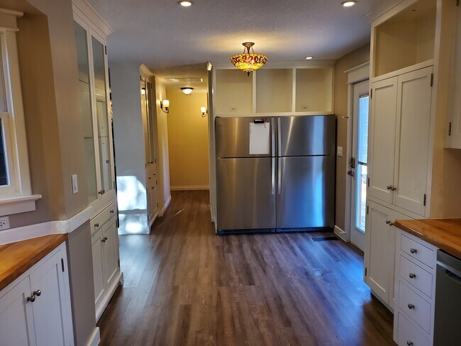 Kitchen - 3430 SW Scholls Ferry Rd