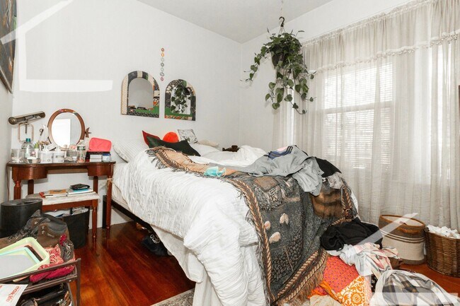 Foto del edificio - No Brokers Fee Unit in Brighton, Eat-in Kitchen Laundry on a Site