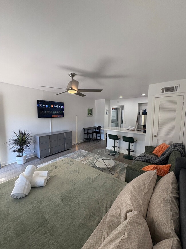 Foto del edificio - 3104 Stoneway Dr