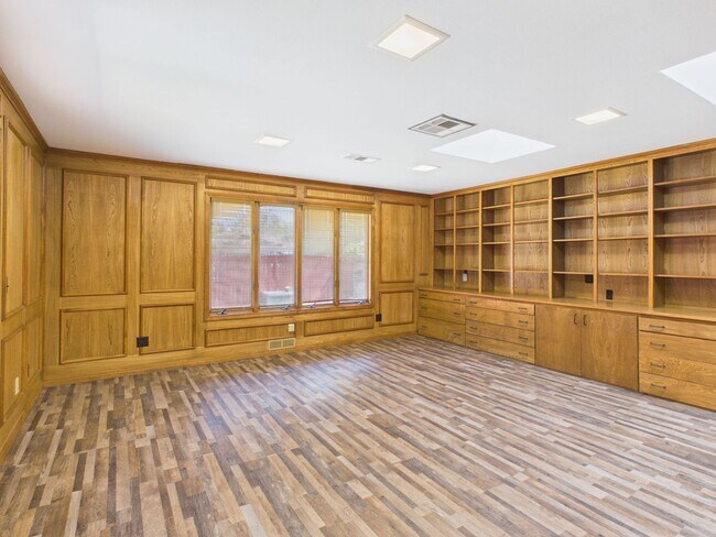 Foto del edificio - 6810 Montague Dr