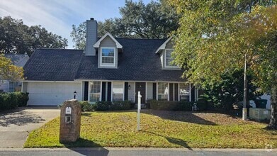 Building Photo - 406 Parkwood Pl