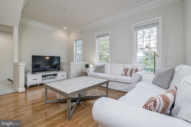 Building Photo - 610 Eden Pl