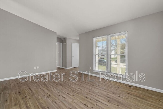 Building Photo - 208 Laurelwood Dr