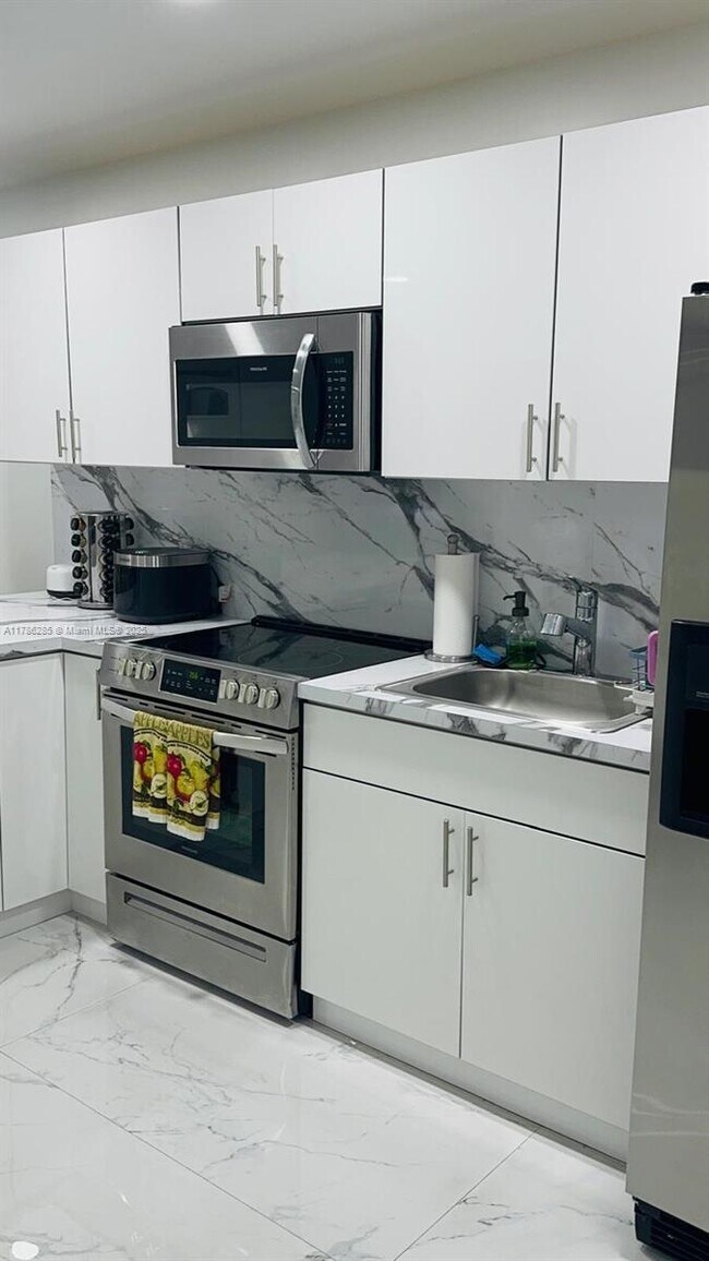 Foto del edificio - 72 NW 171st St