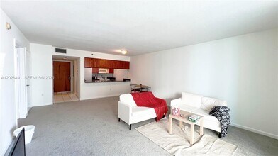 Building Photo - 1200 Brickell Bay Dr