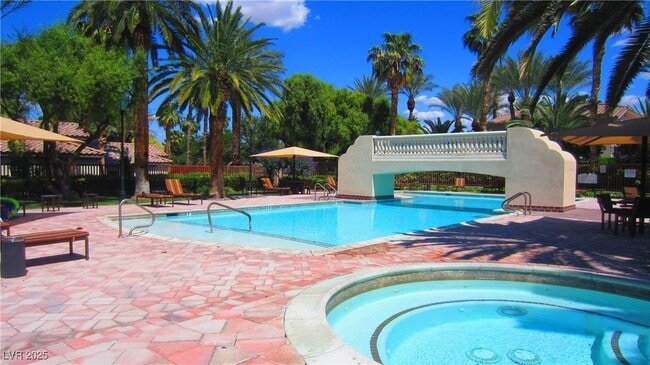 Foto del edificio - 2050 W Warm Springs Rd