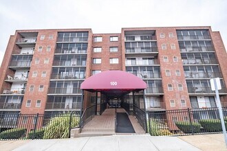 Building Photo - 100 High St