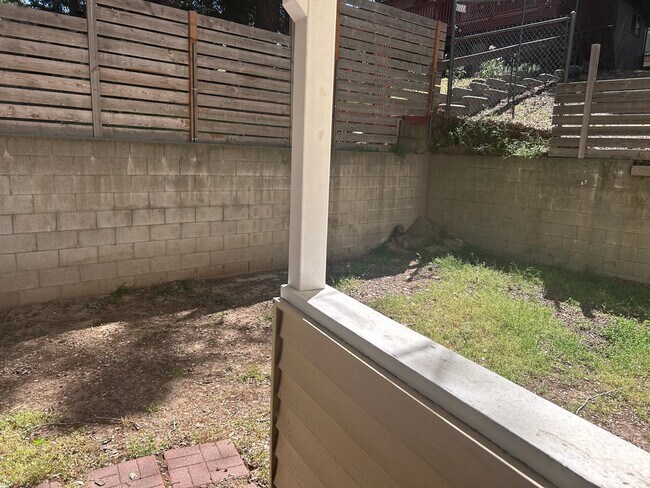 Building Photo - 398 Dunant Dr
