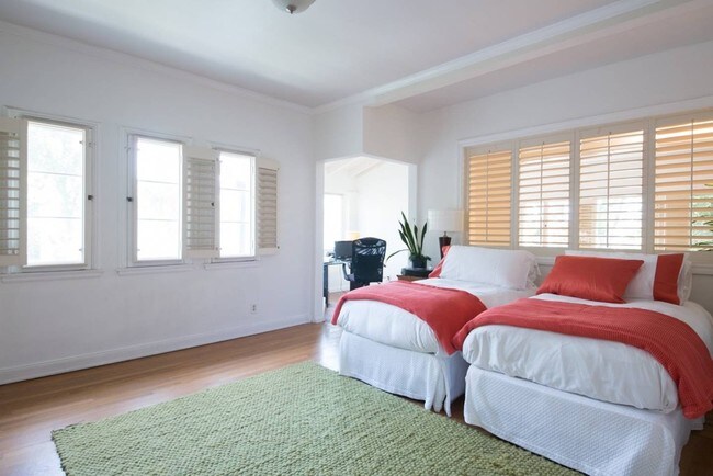 Foto del edificio - 8740 Clifton Way