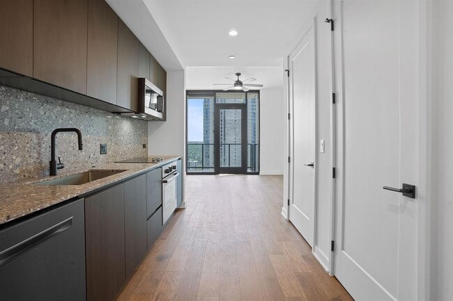 Building Photo - 84 East Ave