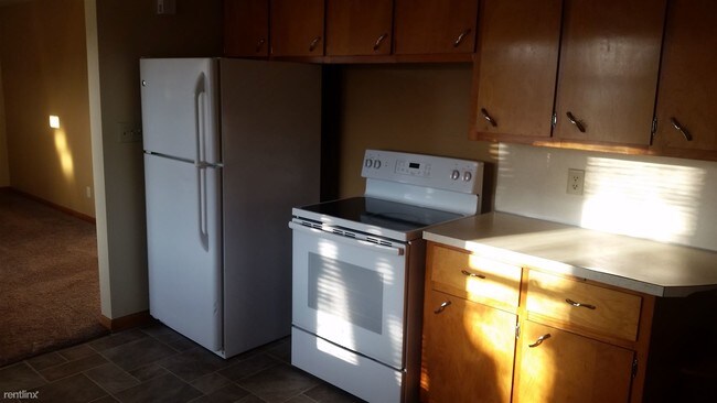 Building Photo - 2 br, 1 bath Duplex - 605 Pine Street