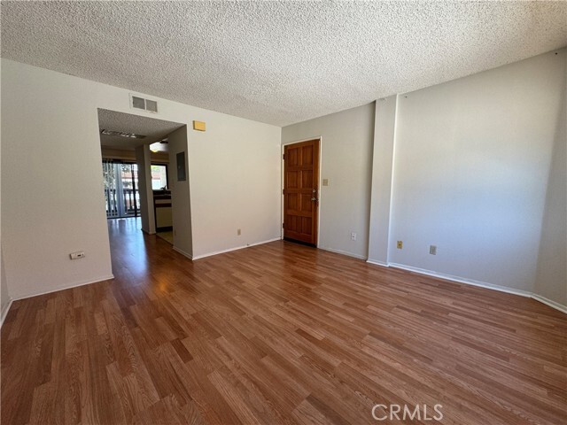Building Photo - 987 E Del Mar Blvd
