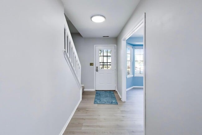 Building Photo - 505 Newbury Dr