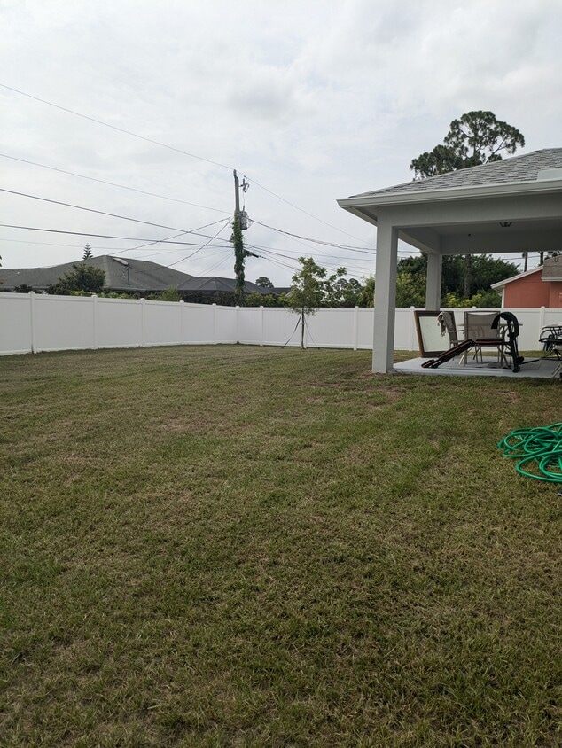Foto del edificio - 1748 SW Erie St