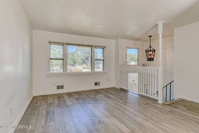 Building Photo - 204 Mill Creek Dr