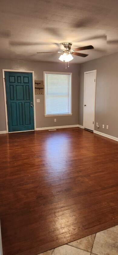 Foto del edificio - 809 E Maple Ave
