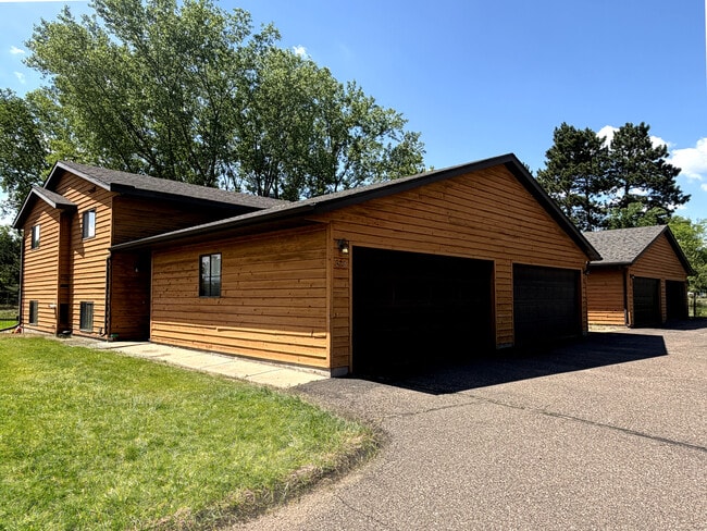Building Photo - 634 Saxonwood Rd