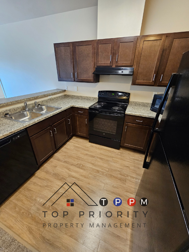 Building Photo - 2 Bedroom | 1 Bathroom Apartment in Cedar ...