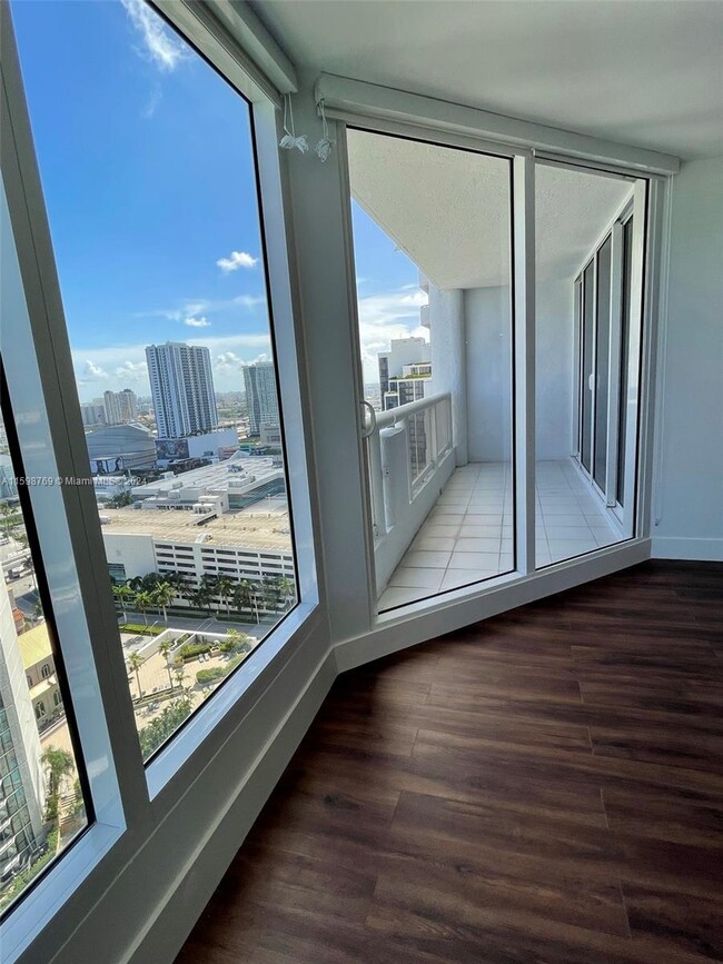 Foto del edificio - 1717 N Bayshore Dr