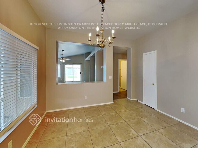 Foto del edificio - 15417 W Port Royale Ln